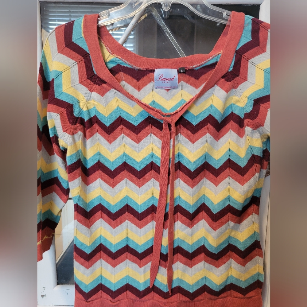 Colorful Lightweight Sweater. Size says large, but better on a medium
